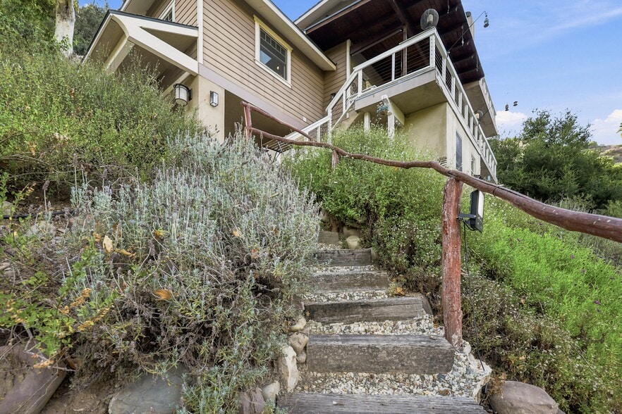 More Photos Of 11358 Creek Rd, Ojai Flex For Sale