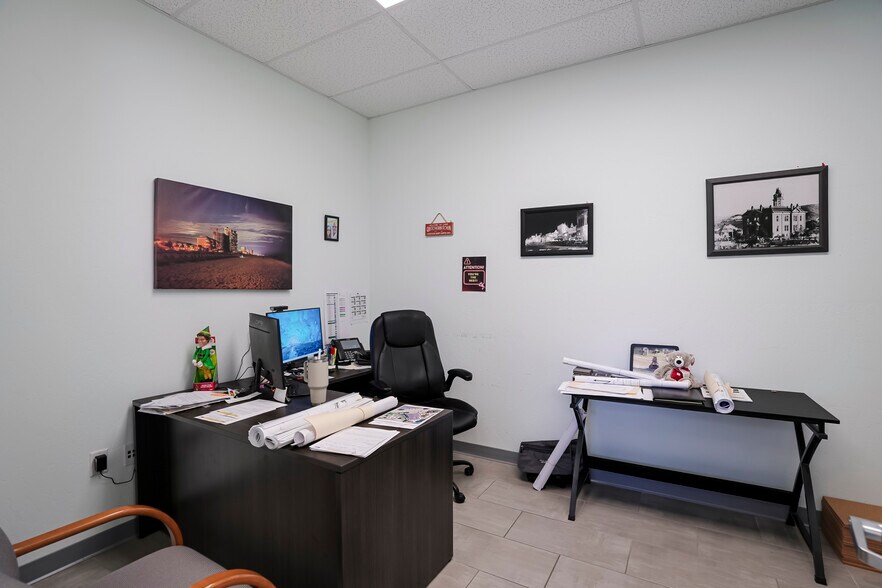 More Photos Of 3207 Lakeside Vlg, Prescott Office For Sale