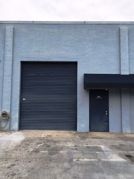 More Photos Of 54 W Illiana, Orlando Warehouse For Lease
