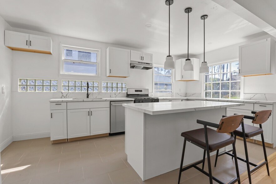 More Photos Of 4409 Victoria Park Dr, Los Angeles Apartments For Sale