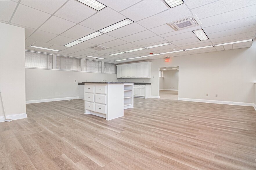 More Photos Of 200 W Illinois Ave, Midland Office For Sale