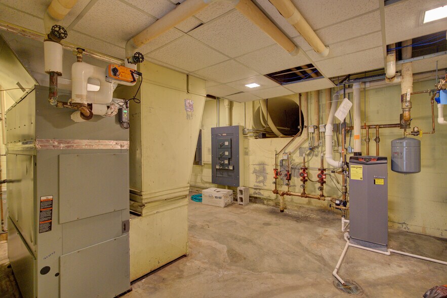 More Photos Of 319 E Broadway St, Mount Pleasant Bank For Sale