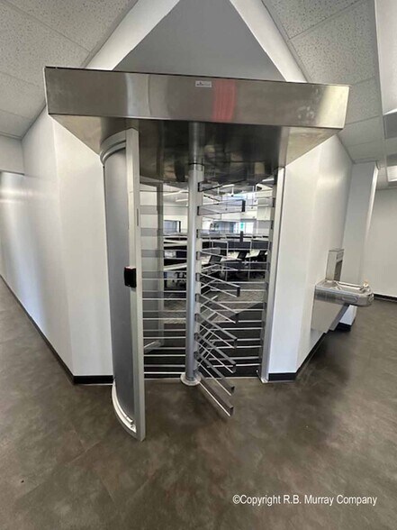 More Photos Of 1343 E Kingsley St, Springfield Office For Lease