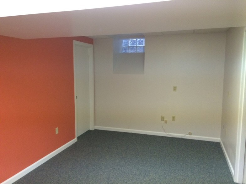 More Photos Of 8790 E Market St, Warren Medical For Sale