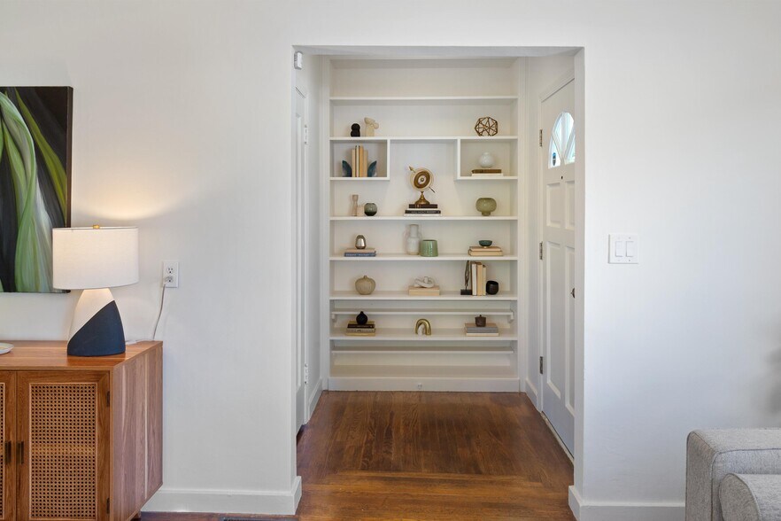 More Photos Of 1539 E 38th St, Oakland Apartments For Sale