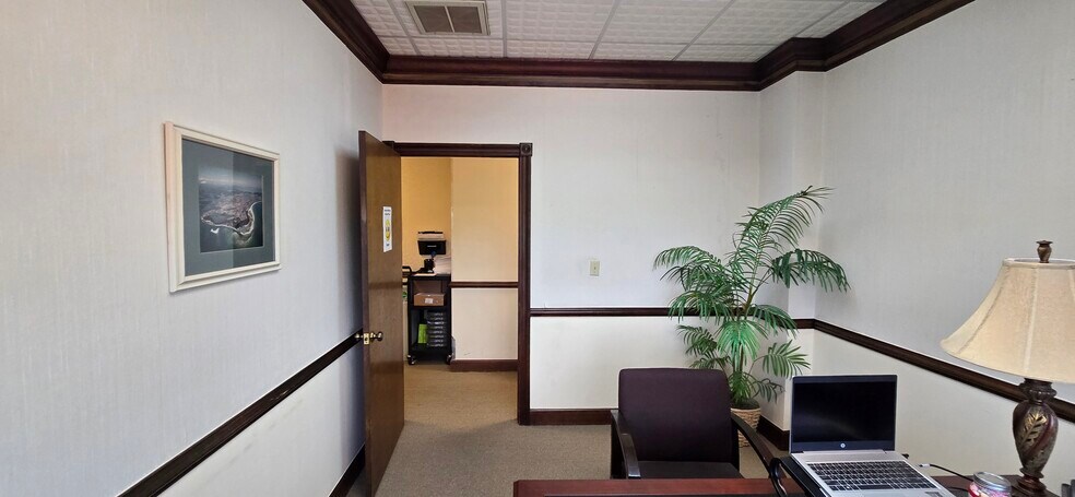More Photos Of 2375 Tamiami Trl N, Naples Loft Creative Space For Sale
