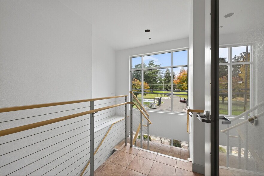 More Photos Of 2725 Riverside Blvd, Sacramento Loft Creative Space For Sale