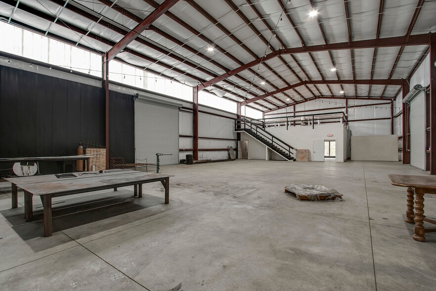 More Photos Of 145 US-70, Lenoir City Flex For Lease