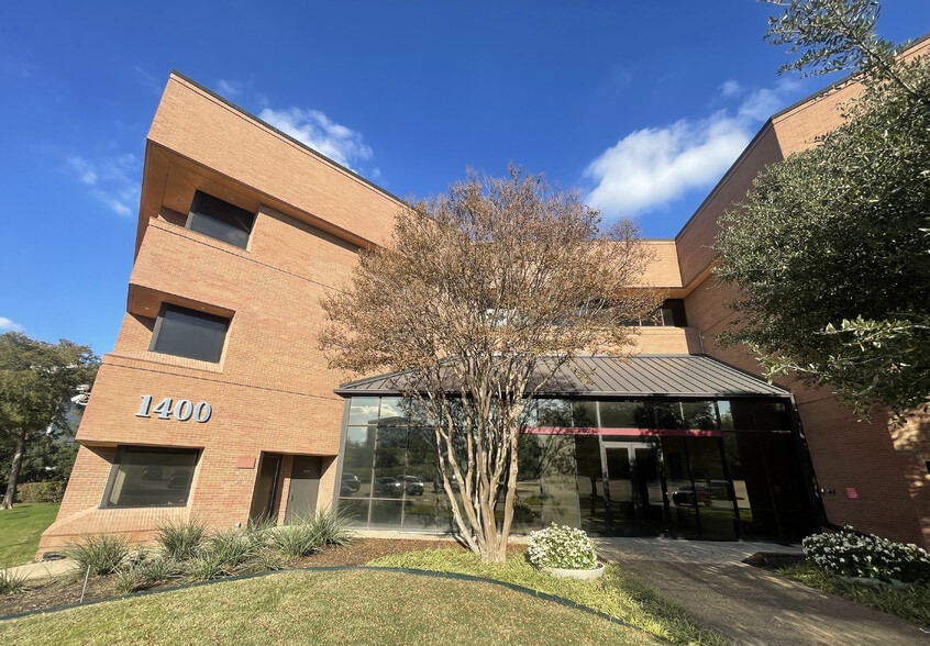 More Photos Of 1400 Corporate Dr, Irving Office For Lease