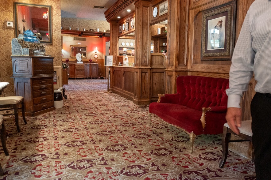 More Photos Of 1800 N Palm Canyon Dr, Palm Springs Restaurant For Sale