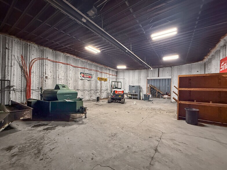 More Photos Of 10980 NE Hubbell Rd, Maxwell Industrial For Sale