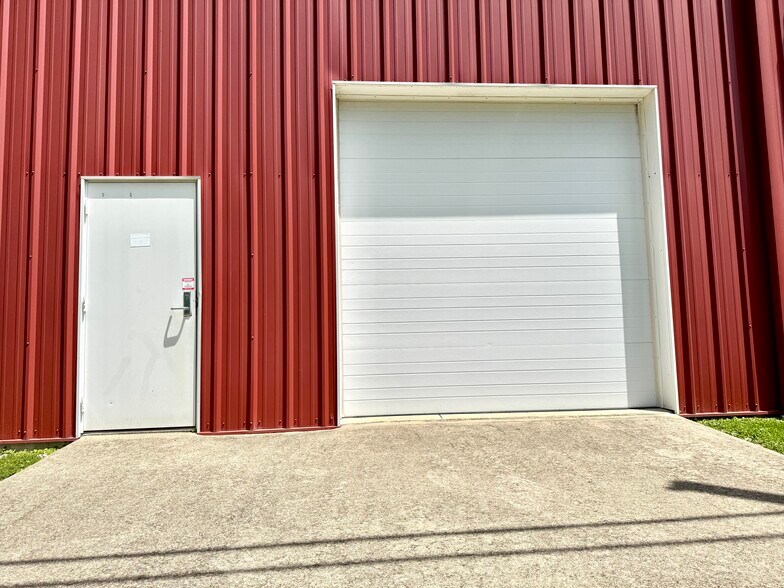 More Photos Of 2509 S 1st St, Terre Haute Showroom For Sale