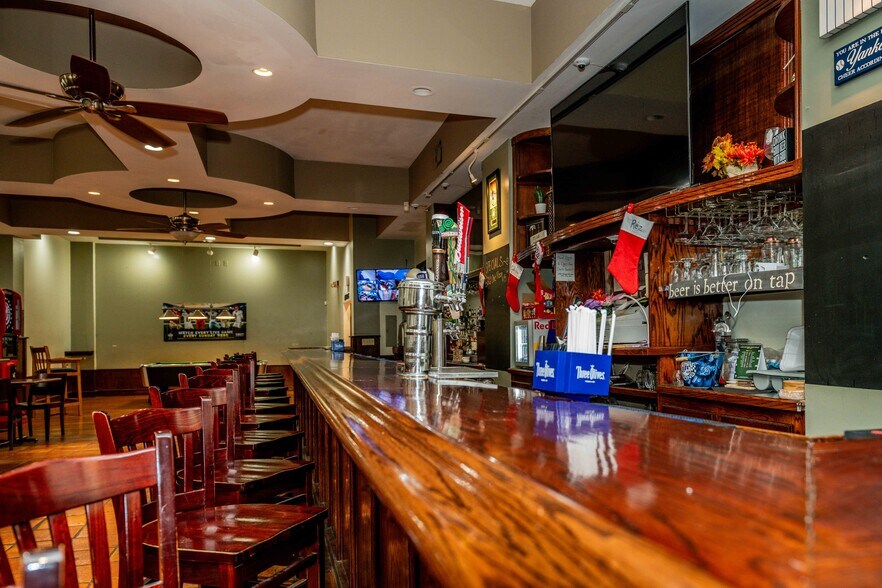 More Photos Of 266 Dartmouth St, New Bedford Restaurant For Sale