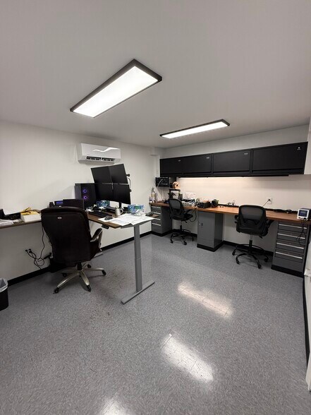 More Photos Of 2540 Leroy Stevens Rd, Mobile Light Manufacturing For Lease