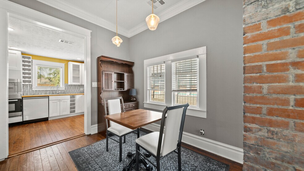 More Photos Of 6005 N Main St, Houston Office Residential For Sale