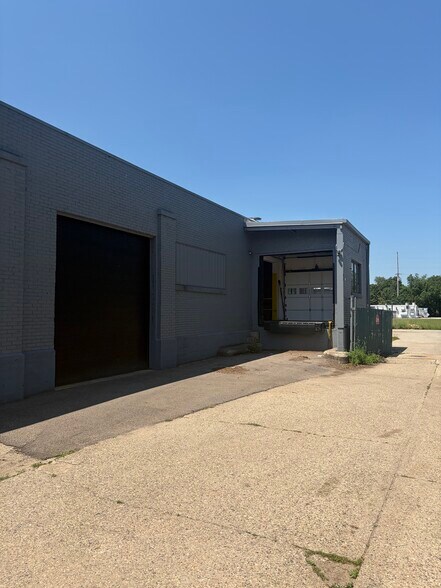 More Photos Of 309 N Prospect St, Sturgis Light Manufacturing For Sale