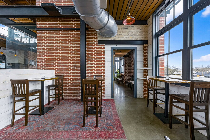 More Photos Of 153 S Main St, Boerne General Retail For Lease