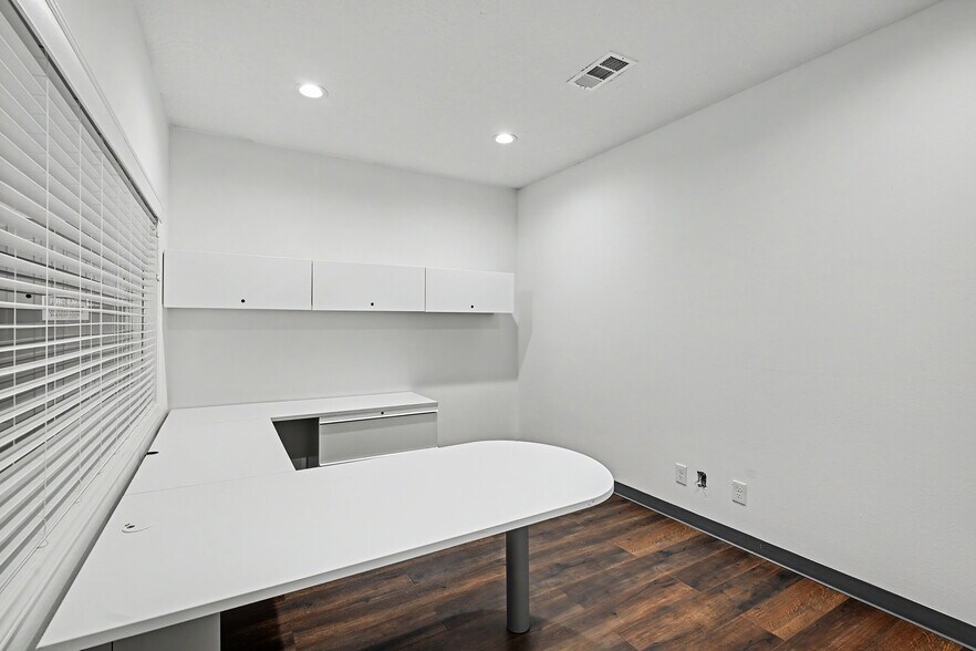 More Photos Of 4201 Langley Rd, Houston Warehouse For Lease