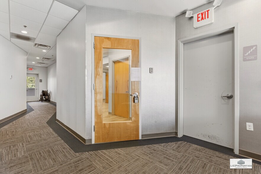 More Photos Of 456 Chestnut St, Lakewood Office For Lease