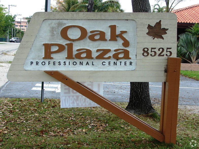 More Photos Of 8525 SW 92nd St, Miami Office For Sale