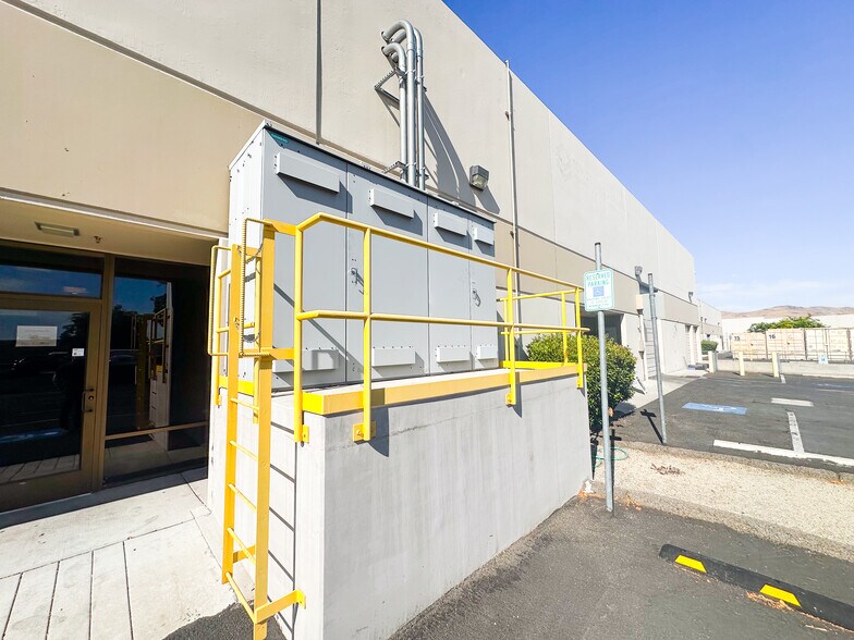 More Photos Of 600-656 Dunn Cir, Sparks Warehouse For Lease