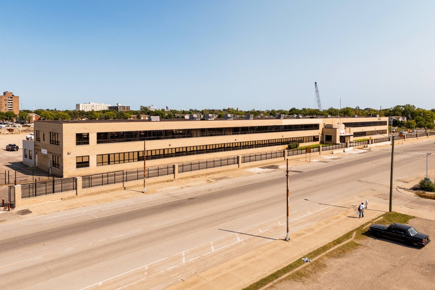 More Photos Of 14310 Hamilton Ave, Highland Park Office For Sale