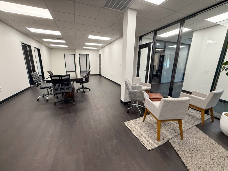 More Photos Of 3032 N Frazier St, Conroe Office For Lease