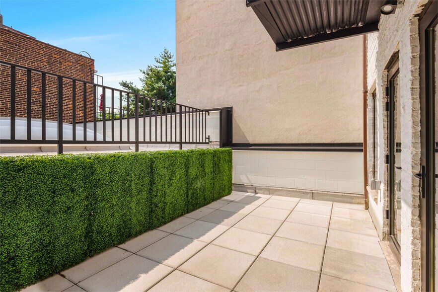 More Photos Of 147 Wythe Ave, Brooklyn Freestanding For Sale