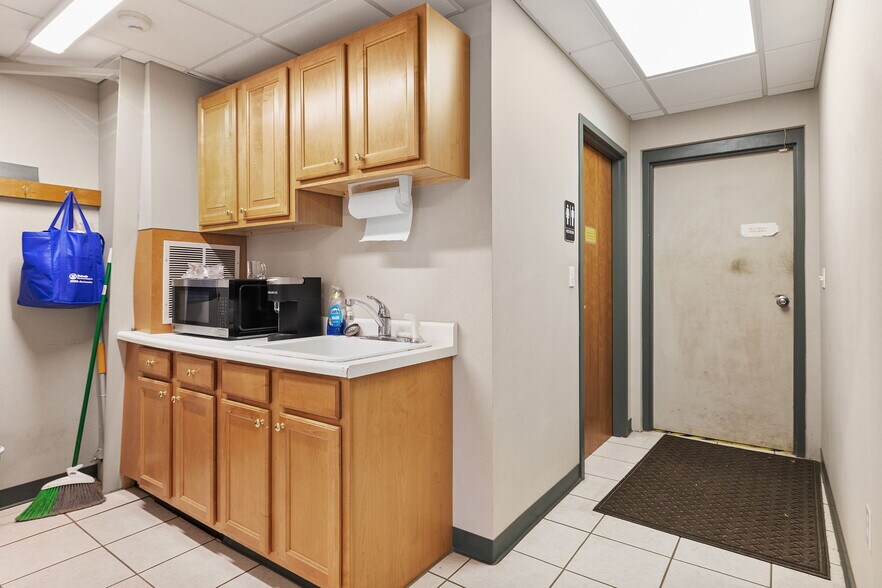 More Photos Of 26 Bixby Ave, Middleton Warehouse For Lease