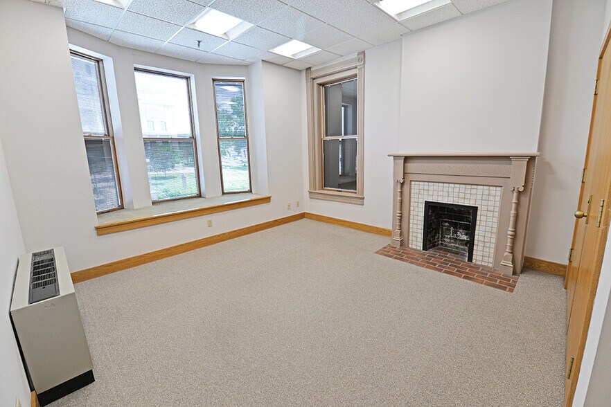 More Photos Of 101 W Kirkwood Ave, Bloomington Unknown For Lease