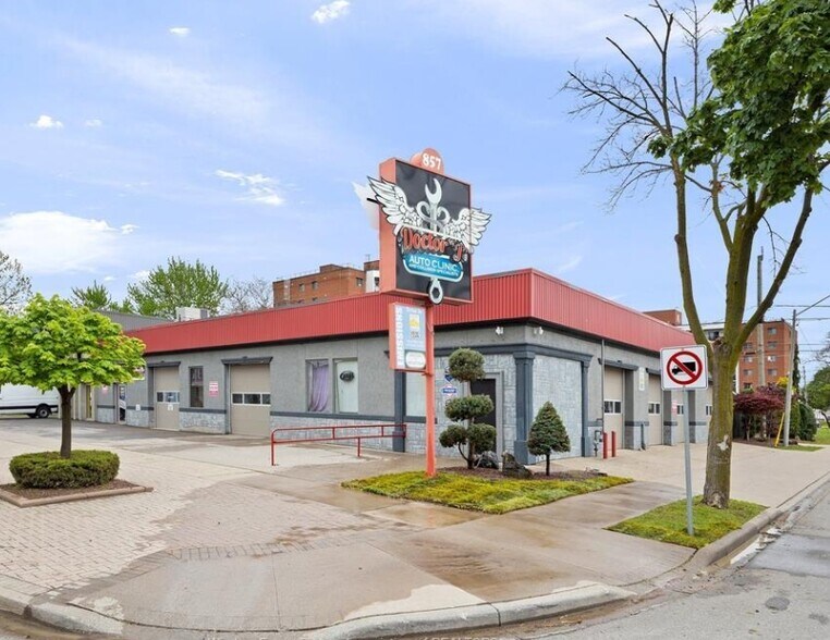 More Photos Of 857 Howard Av, Windsor Auto Repair For Sale