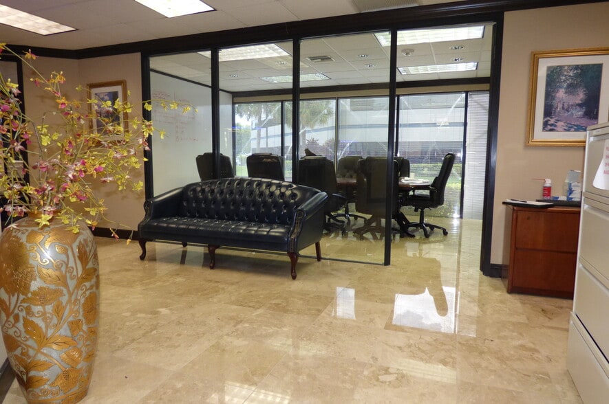 More Photos Of 3333 W Commercial Blvd, Fort Lauderdale Medical For Sale