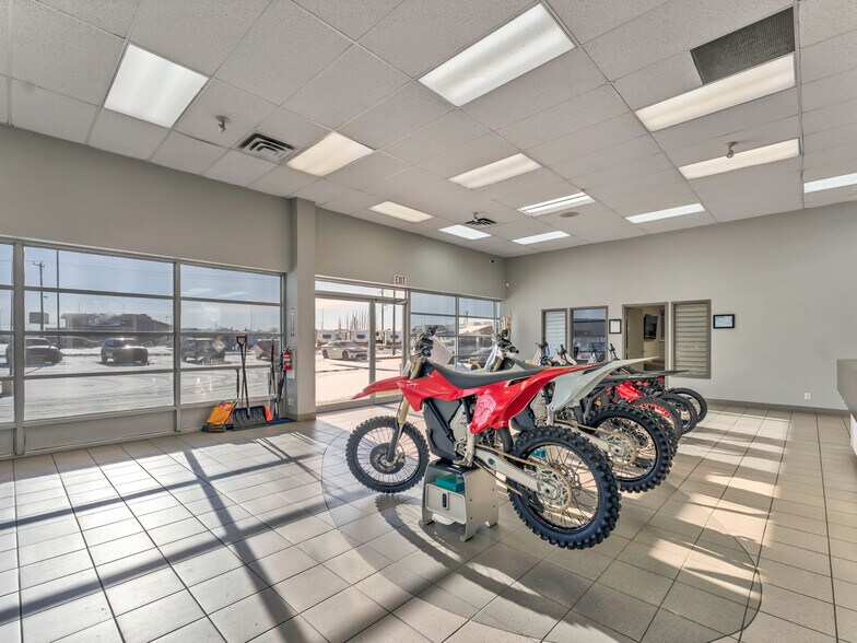 More Photos Of 1276 Trans Canada Way SE, Medicine Hat Showroom For Sale