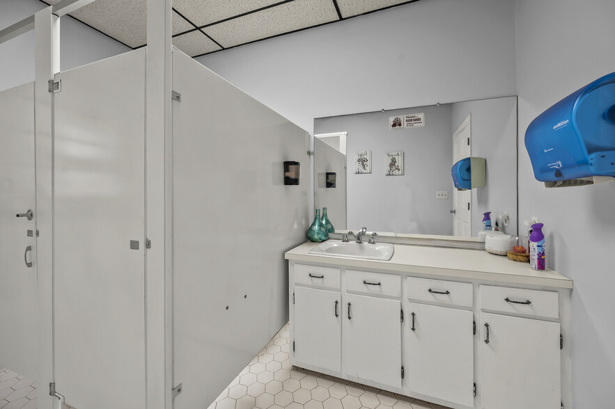 More Photos Of 4375 Silas Creek Pky, Winston-Salem Medical For Sale