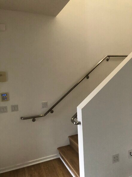 More Photos Of 6555-6557 Shattuck Ave, Oakland Office Residential For Lease