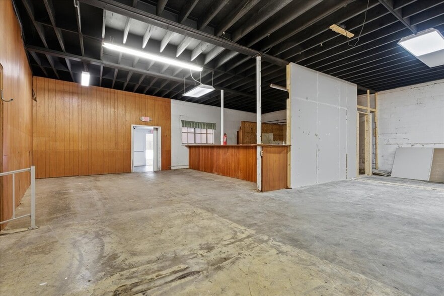 More Photos Of 778 Westover Dr, Danville Showroom For Sale