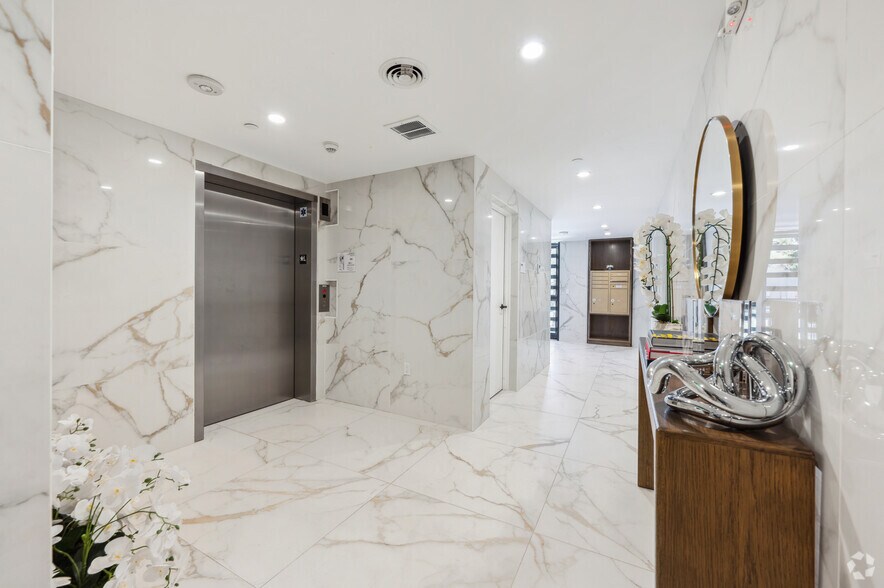 More Photos Of 137 N Doheny Dr, West Hollywood Multifamily For Sale