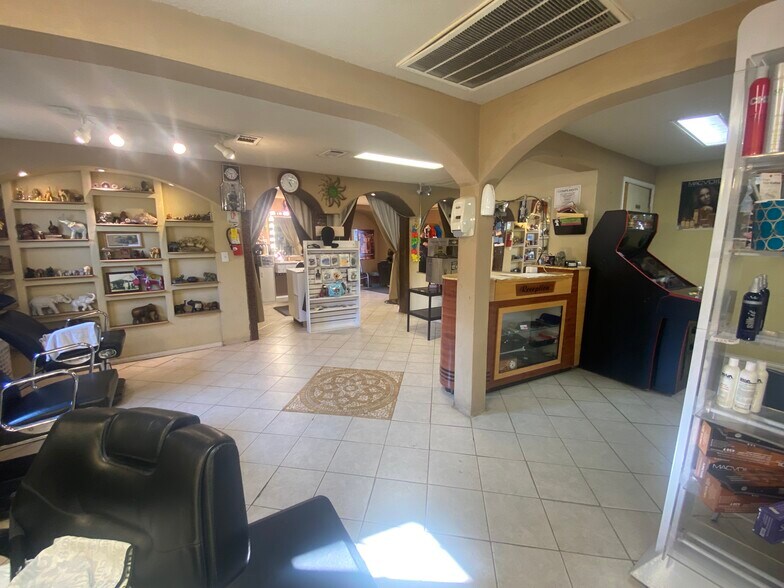 More Photos Of 2004-2006 Jacksonville Dr, Henderson Freestanding For Sale