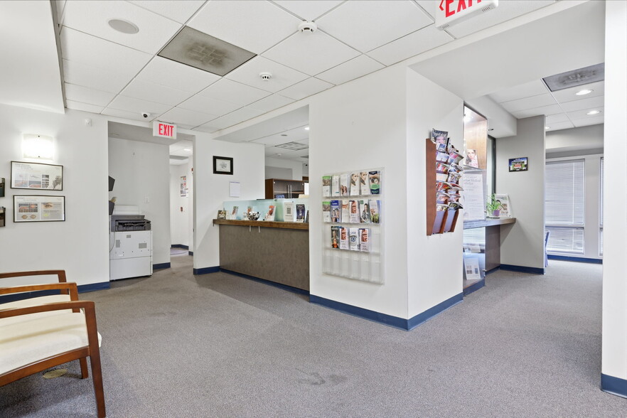 More Photos Of 1568 Woodbourne Rd, Levittown Office For Lease