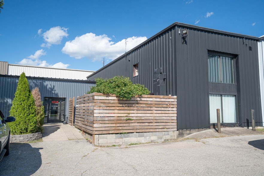 More Photos Of 10005-10007 Bunsen Way, Louisville Warehouse For Sale
