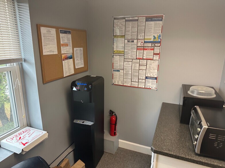 More Photos Of 1004 Princetown Rd, Schenectady Office For Lease