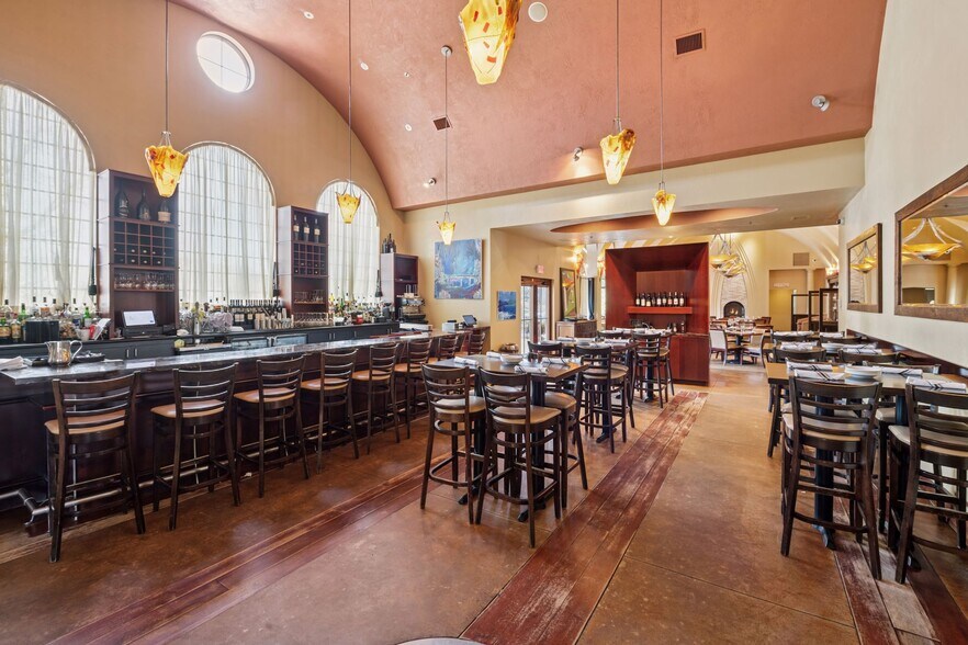 More Photos Of 981 Sibley Memorial Hwy, Lilydale Restaurant For Sale