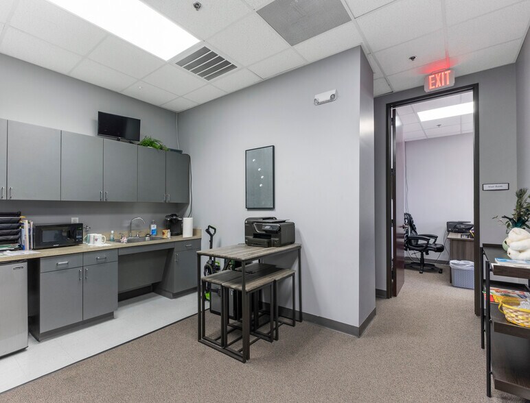 More Photos Of 52 Sugar Creek Center Blvd, Sugar Land Office For Lease