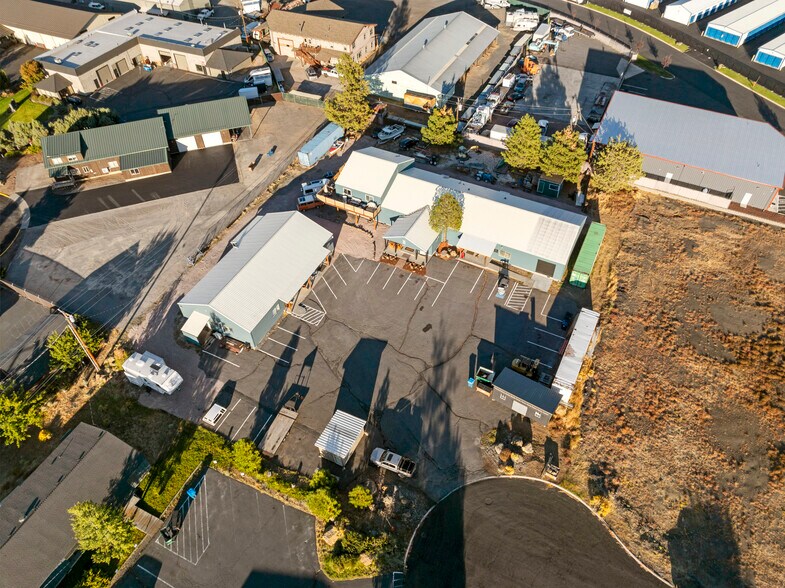 More Photos Of 592 N Sisters Park Ct, Sisters Flex For Sale