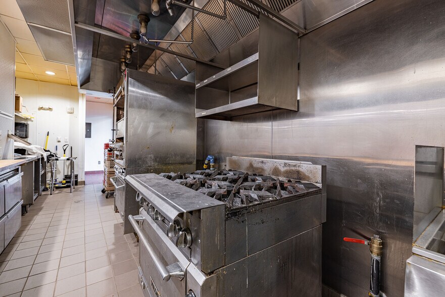 More Photos Of 125 E Main St, Rochester Hotel For Lease