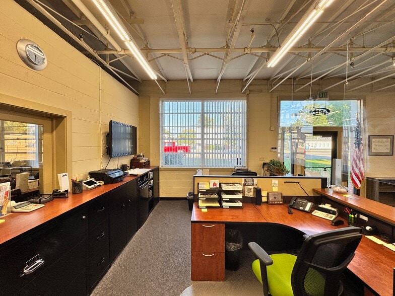 More Photos Of 3448 Shelby St, Indianapolis Flex For Sale