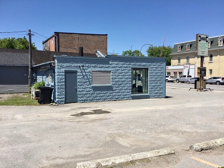More Photos Of 40 King St E, Kawartha Lakes Auto Repair For Sale