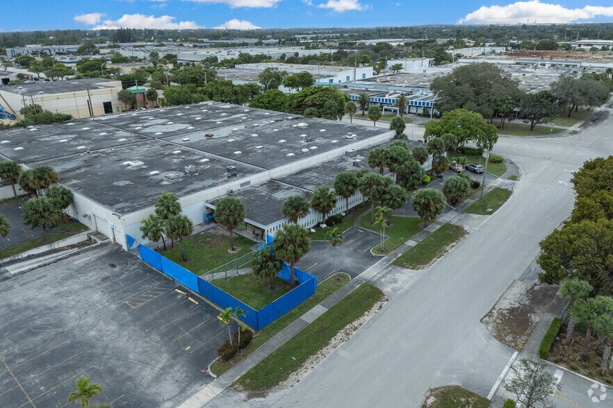 More Photos Of 1270 NW 165th St, Miami Office For Lease