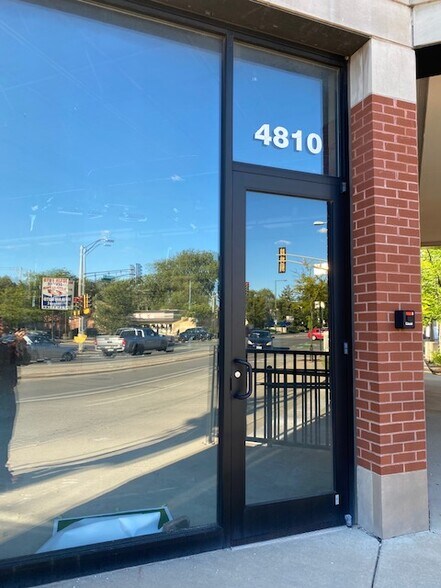 More Photos Of 8400 Skokie Blvd, Skokie Freestanding For Lease