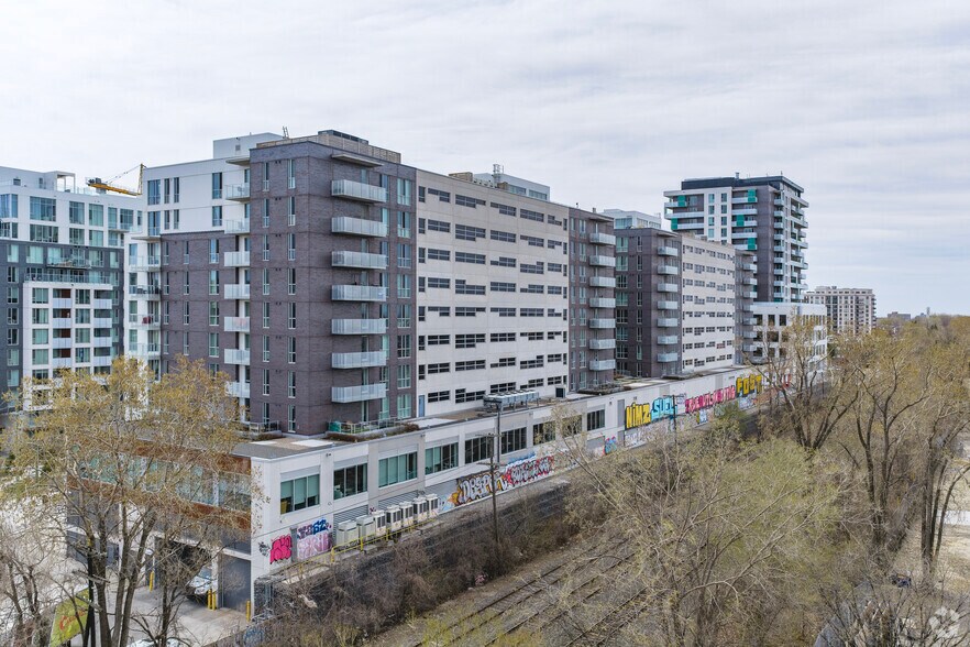 More Photos Of 5273 Av De Courtrai, Montréal Office For Lease